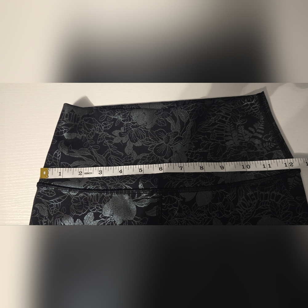 Lululemon Wunder Under HR in Florish Black Iridescent Foil 28" - Picture 10 of 12